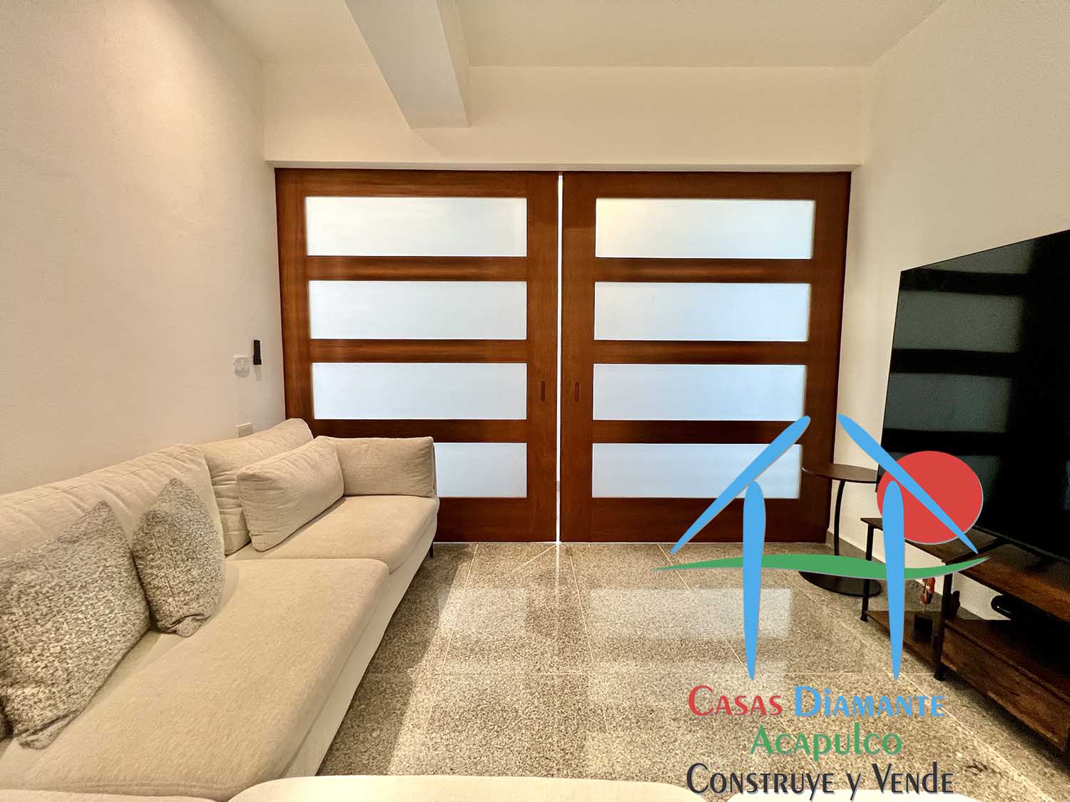 Ocean Front 808 - Sala de televisión 5